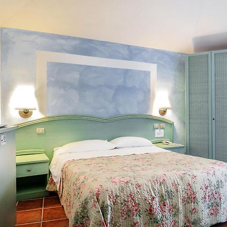 Hotel Stefania Boutique Hotel By The Beach Olbia Exterior foto